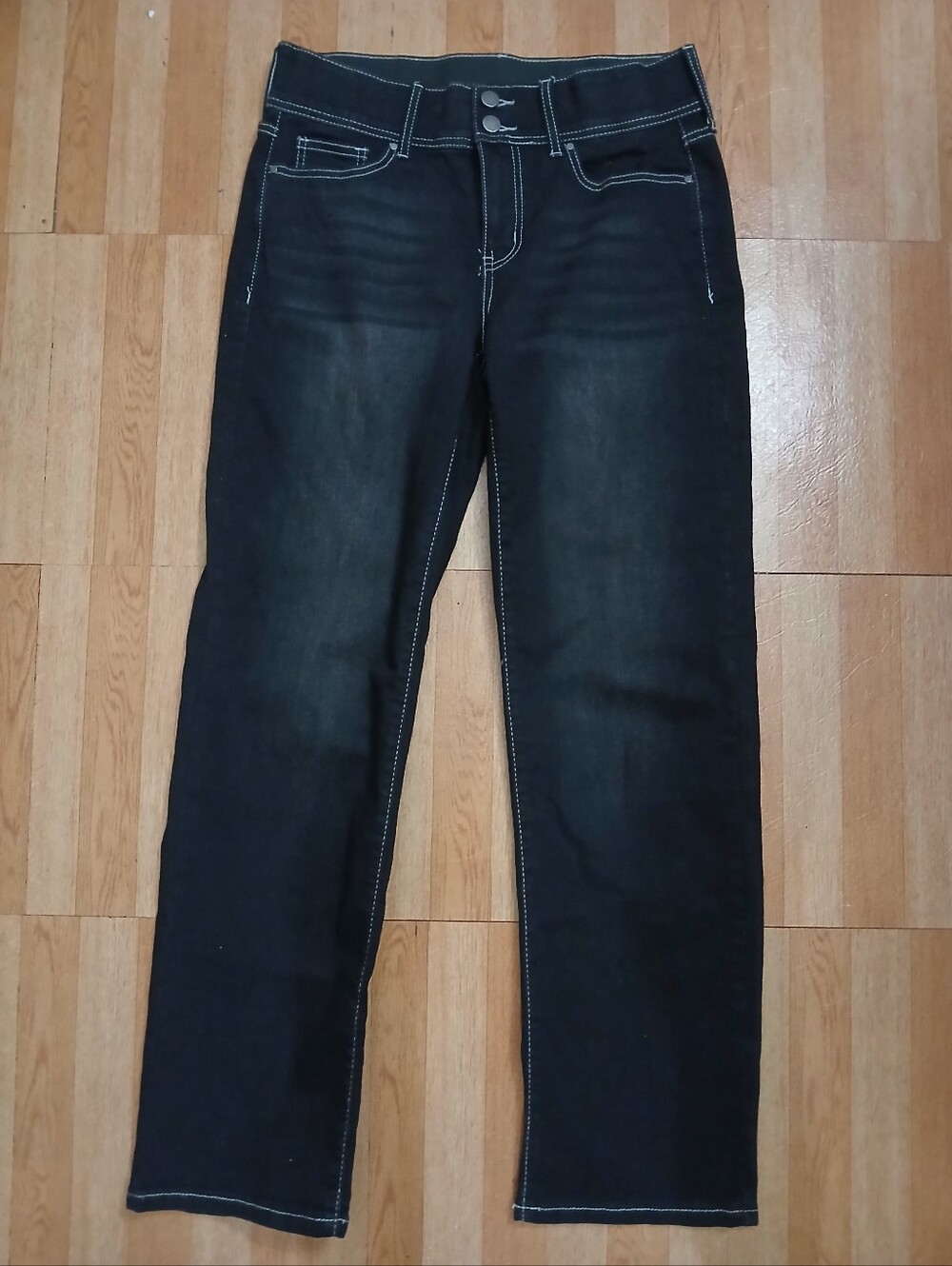 Apt. 9 Women's Black Straight-Leg/Baggy Jeans. Size 10. Like New.